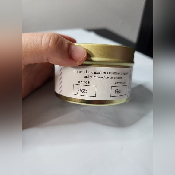 Yaletown Vancouver 6oz Honeysuckle  candle - Picture 5 of 6